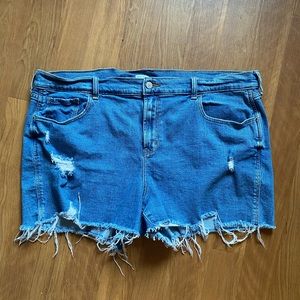 Old Navy mid rise boyfriend shorts size 18